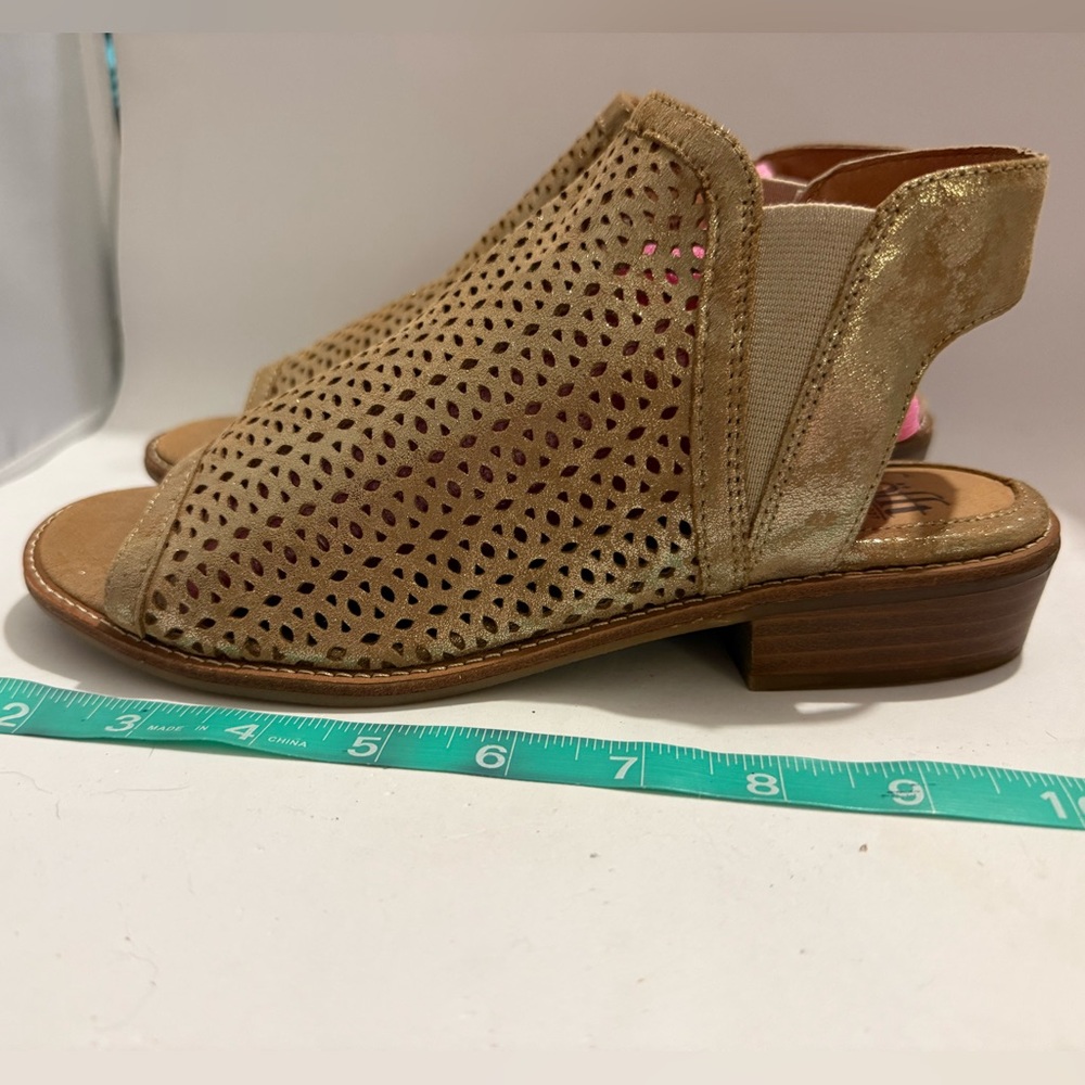 Sofft Nalda Anthracite Gold Perforated Genuine Suede Peep Toe Sandals sz 7.5 - Picture 2 of 6